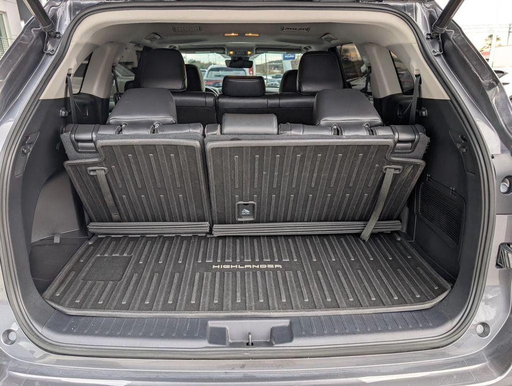 used 2022 Toyota Highlander car, priced at $33,645