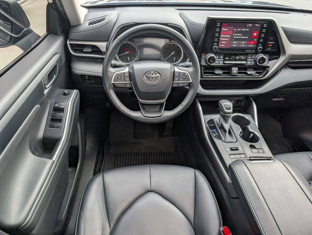 used 2022 Toyota Highlander car, priced at $33,645