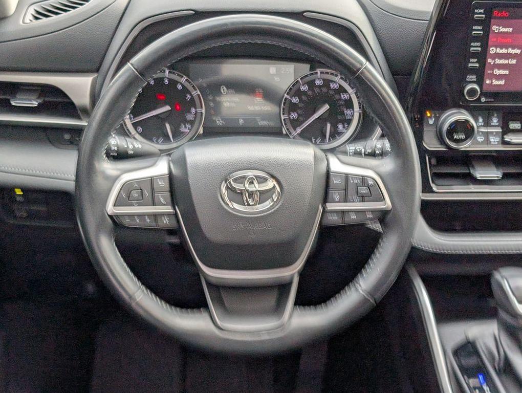 used 2022 Toyota Highlander car, priced at $33,645