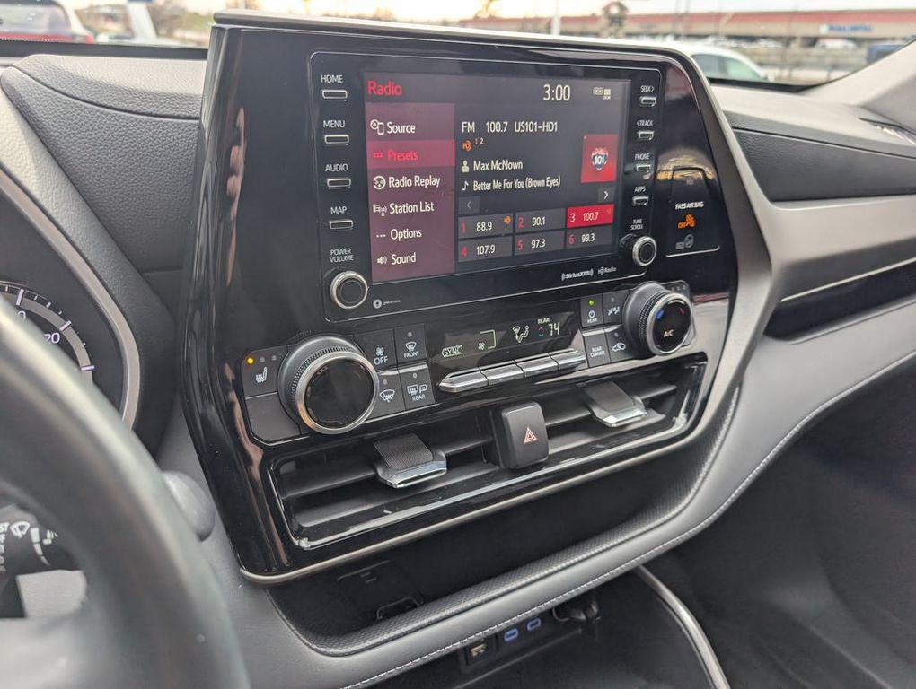 used 2022 Toyota Highlander car, priced at $33,645