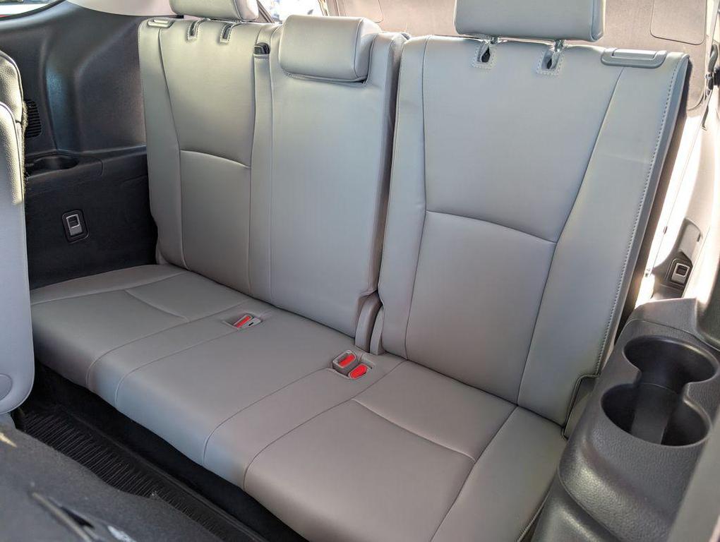 used 2022 Toyota Highlander car, priced at $32,998