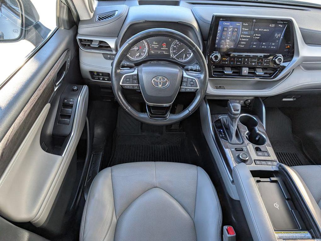 used 2022 Toyota Highlander car, priced at $32,998