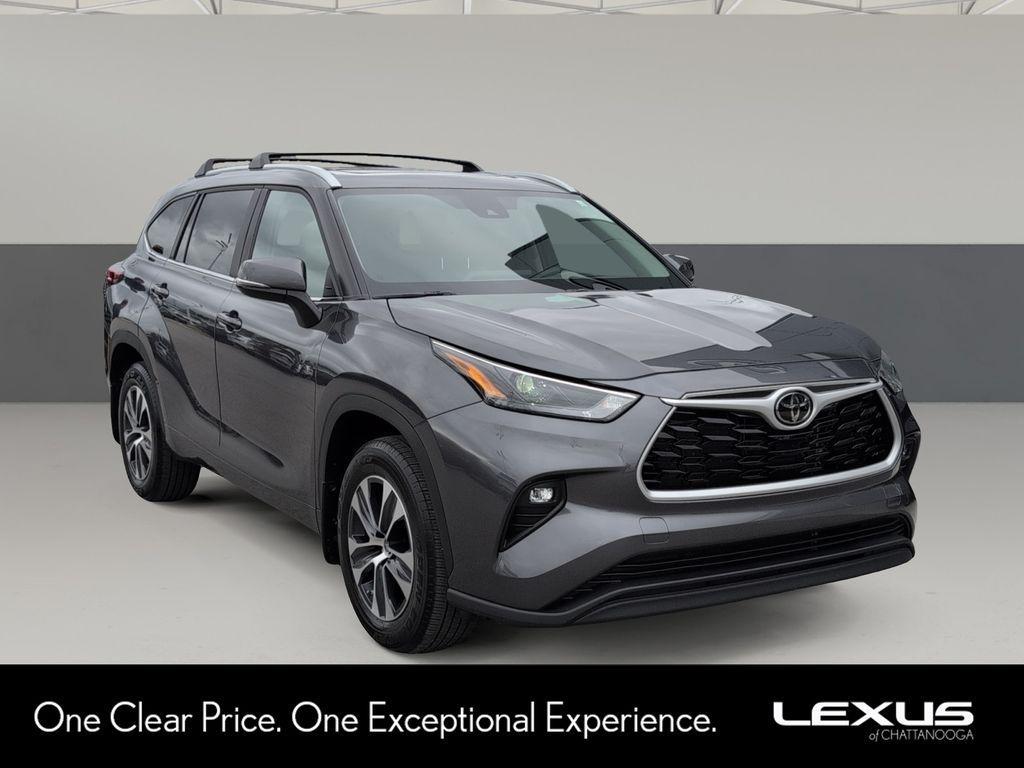 used 2023 Toyota Highlander car, priced at $34,998