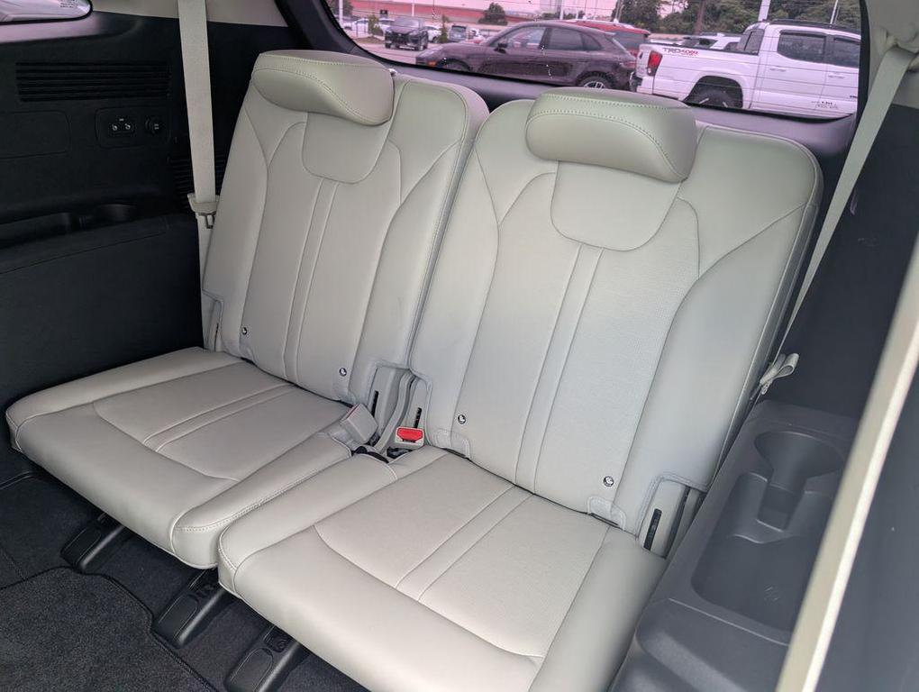 used 2024 Kia Sorento car, priced at $31,792