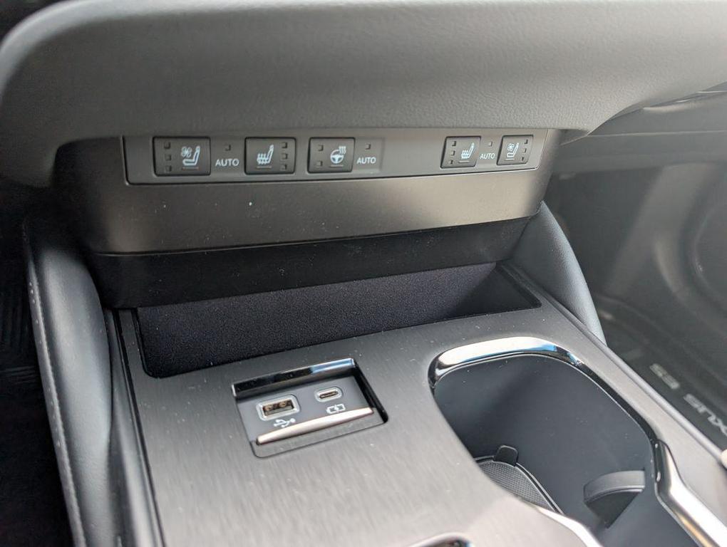 new 2025 Lexus ES 350 car, priced at $47,980