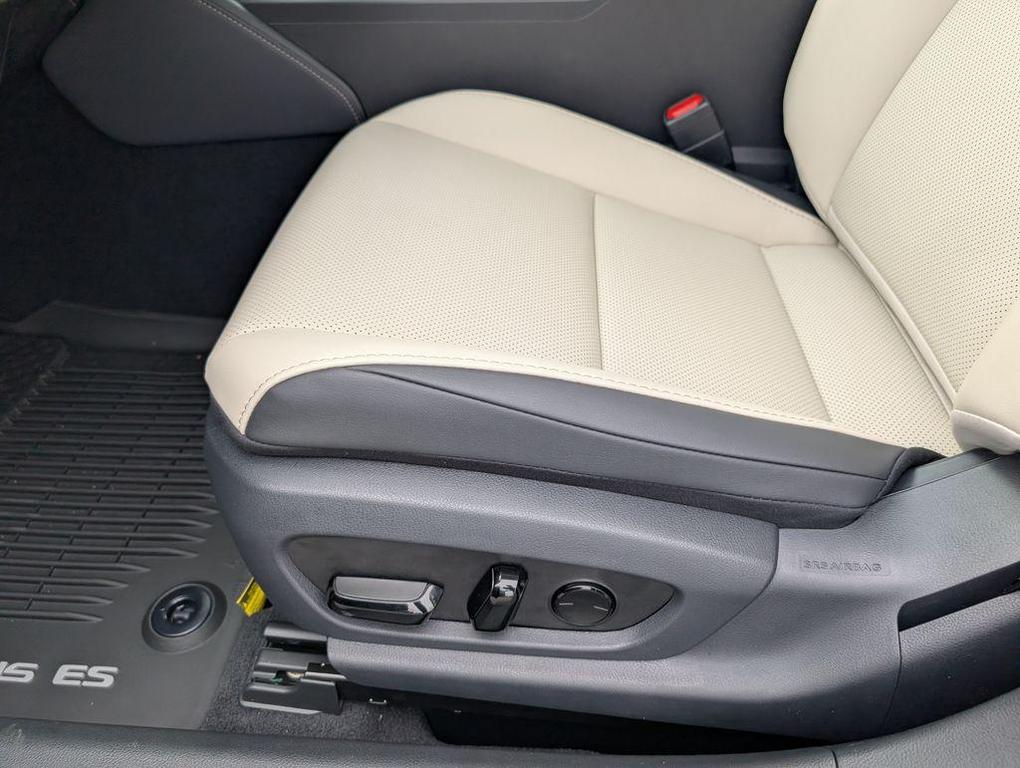 new 2025 Lexus ES 350 car, priced at $48,555