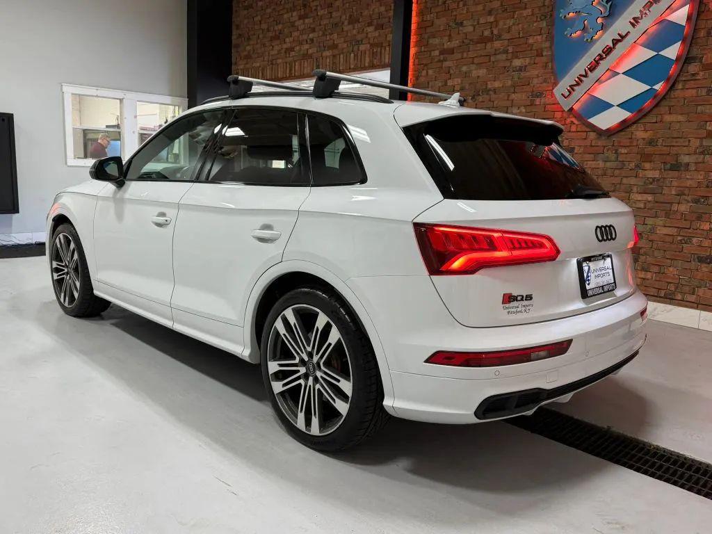 Audi SQ5 view 3