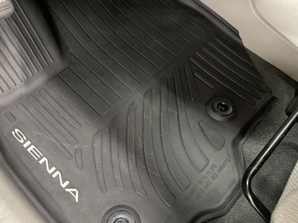 2020 Midnight Black Metallic Toyota Sienna
