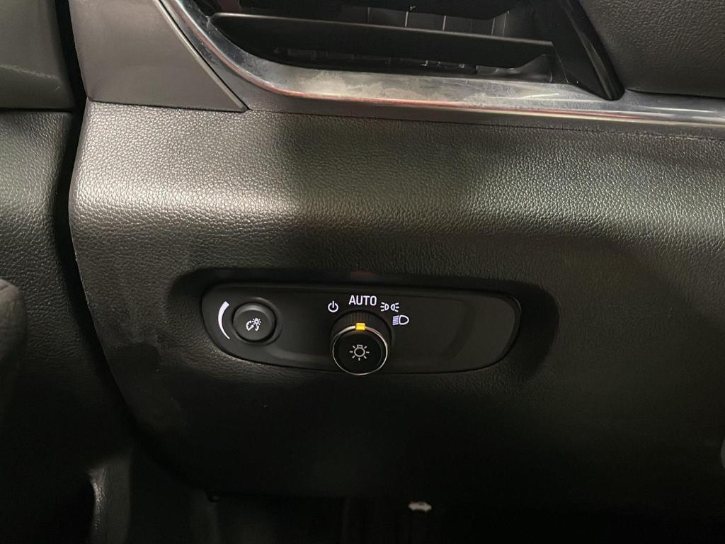 used 2022 Chevrolet Traverse car, priced at $24,000