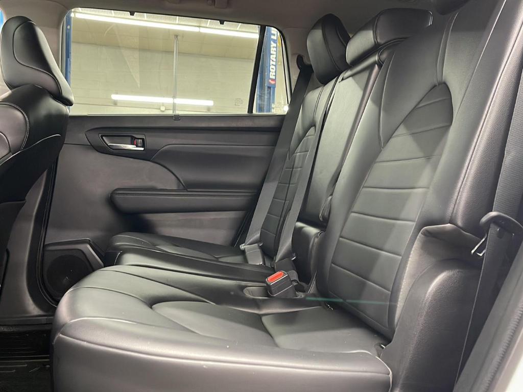 used 2022 Toyota Highlander car, priced at $34,500