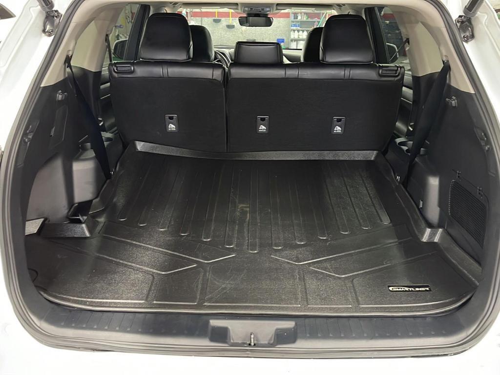 used 2022 Toyota Highlander car, priced at $34,500