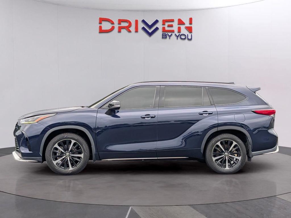 used 2022 Toyota Highlander car, priced at $29,054
