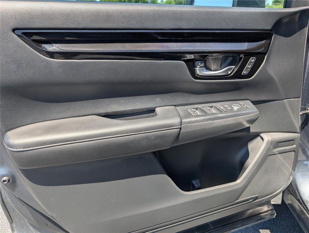 used 2025 Honda CR-V car, priced at $29,297