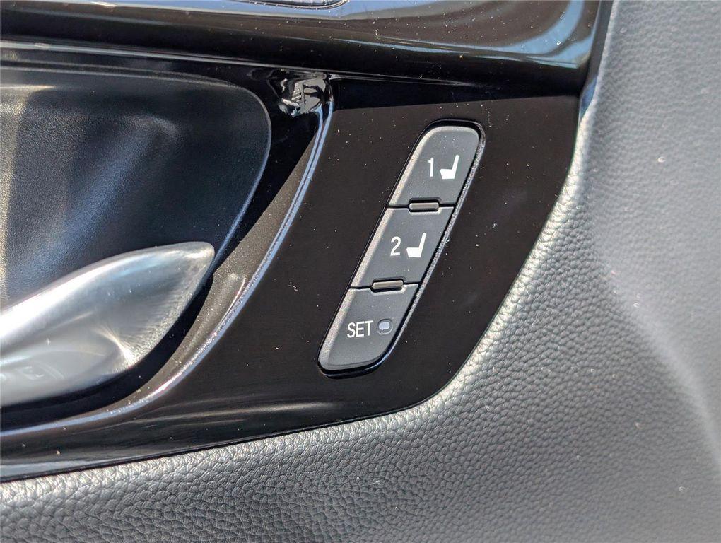 used 2025 Honda CR-V car, priced at $33,999