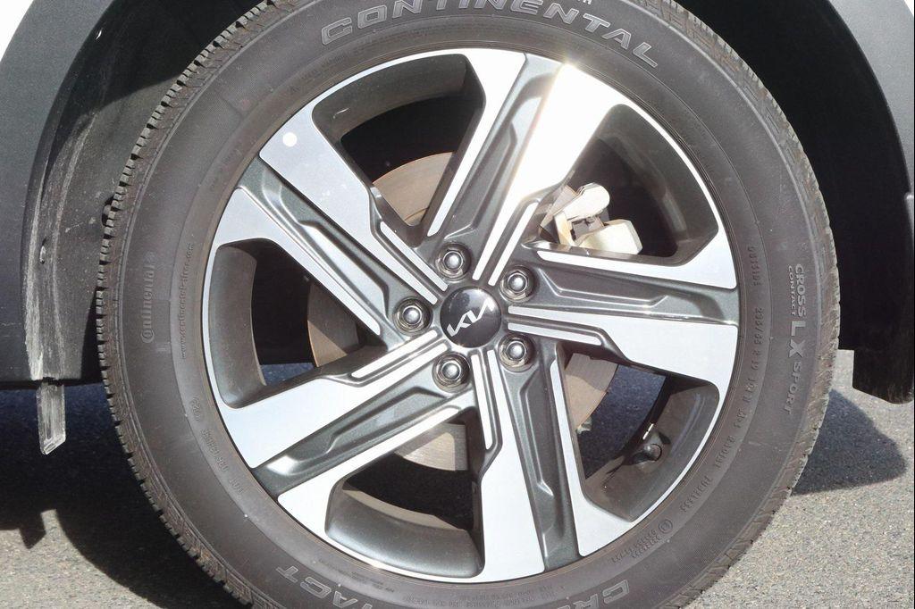 used 2024 Kia Sorento Hybrid car, priced at $30,784