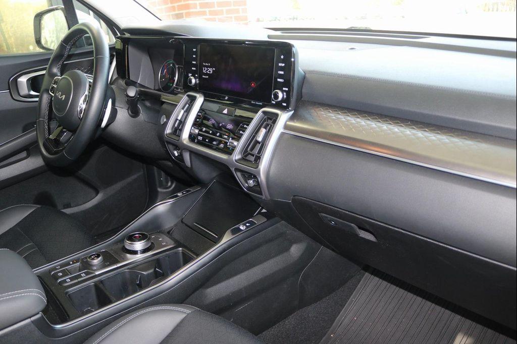 used 2024 Kia Sorento Hybrid car, priced at $30,784