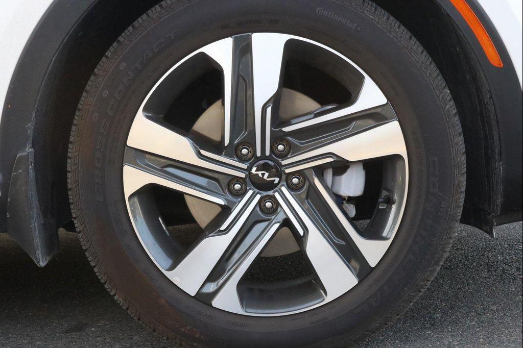used 2024 Kia Sorento Hybrid car, priced at $30,784