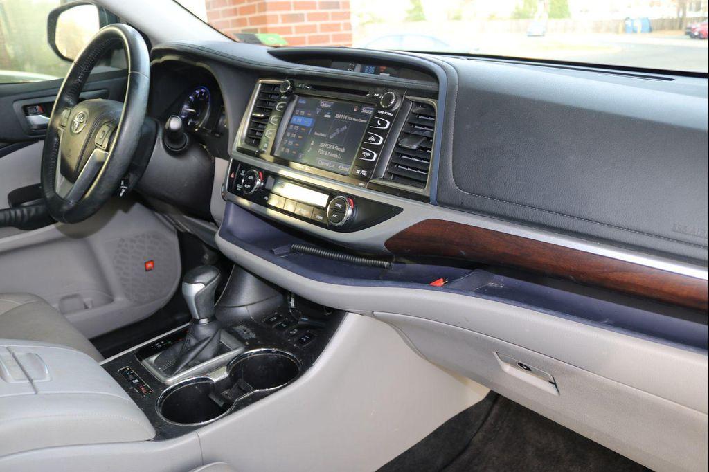 used 2015 Toyota Highlander car, priced at $19,150