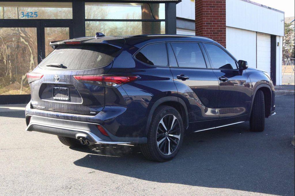used 2022 Toyota Highlander car, priced at $34,882