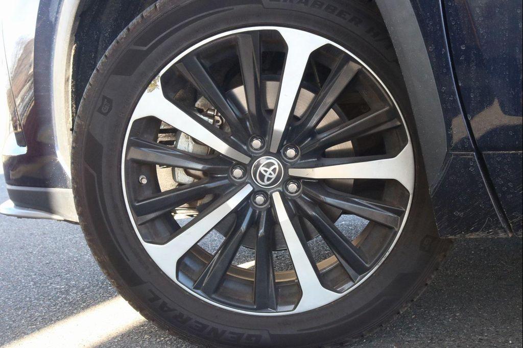 used 2022 Toyota Highlander car, priced at $34,882