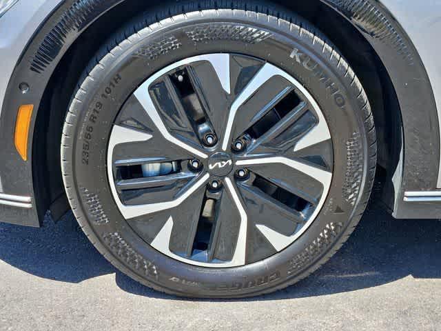 used 2023 Kia EV6 car, priced at $27,299