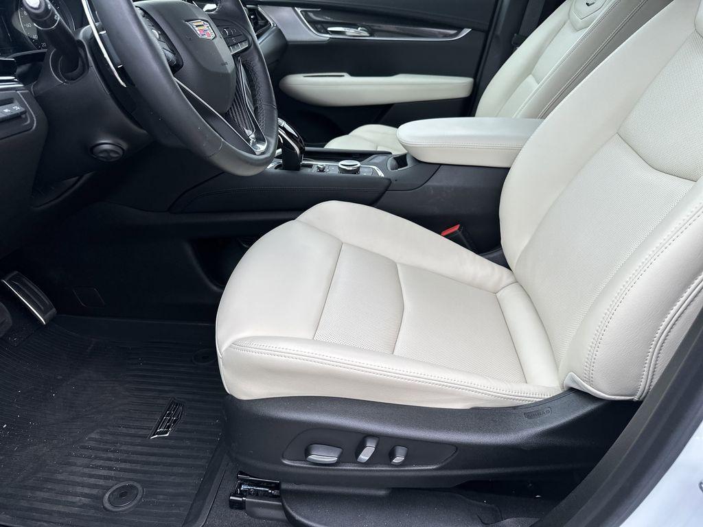 used 2025 Cadillac XT6 car, priced at $57,735