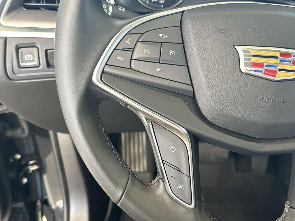 new 2025 Cadillac XT5 car, priced at $40,840