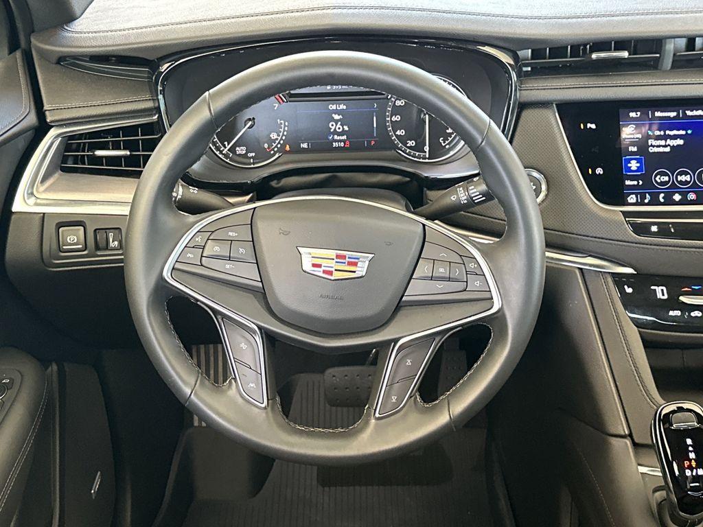 new 2025 Cadillac XT5 car, priced at $40,840