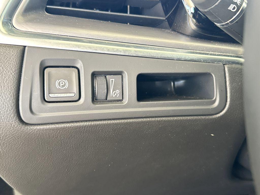 new 2025 Cadillac XT5 car, priced at $40,840