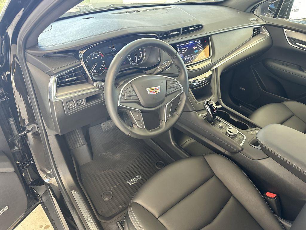 new 2025 Cadillac XT5 car, priced at $40,840