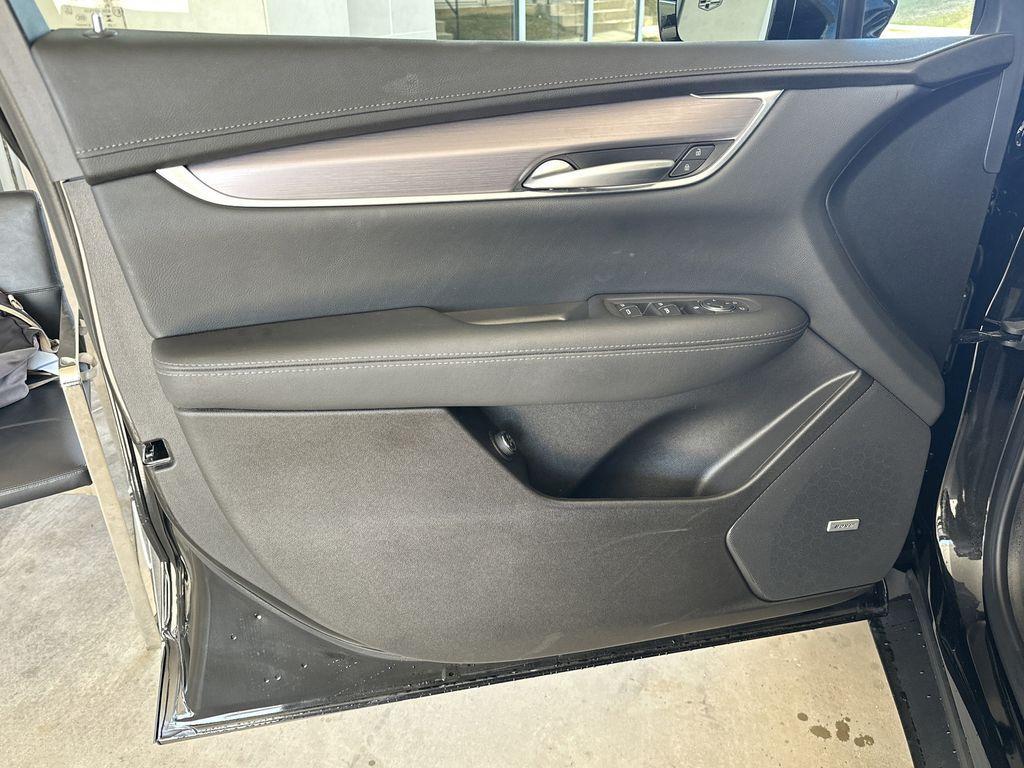 new 2025 Cadillac XT5 car, priced at $45,840