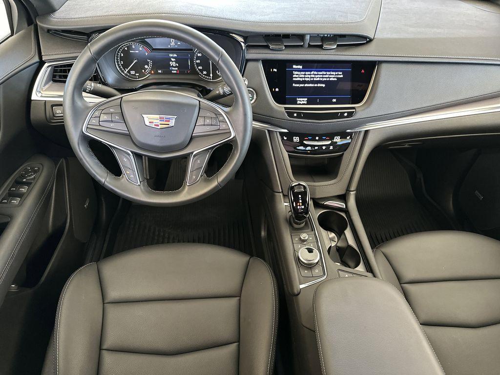 new 2025 Cadillac XT5 car, priced at $40,215