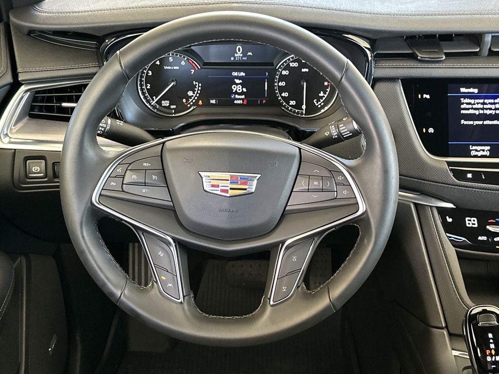 new 2025 Cadillac XT5 car, priced at $40,215