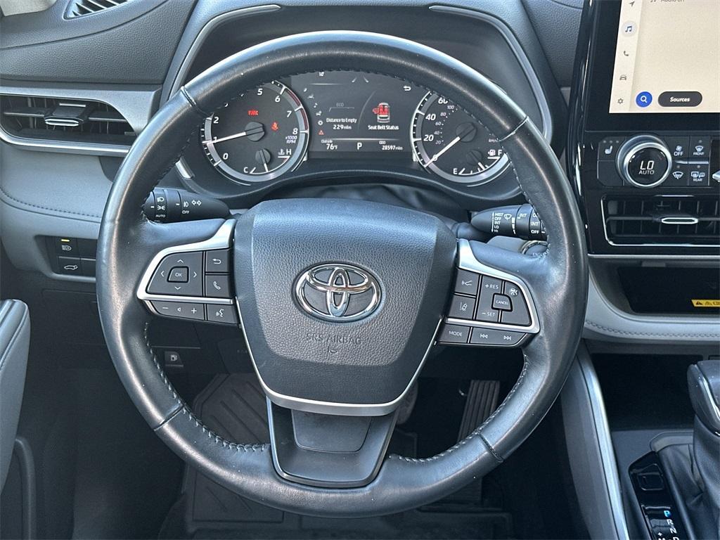 used 2023 Toyota Highlander car, priced at $36,541