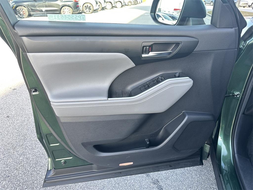 used 2023 Toyota Highlander car, priced at $36,541