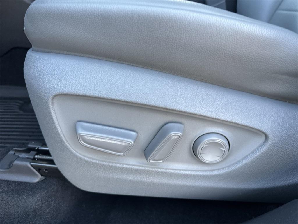 used 2023 Toyota Highlander car, priced at $36,541