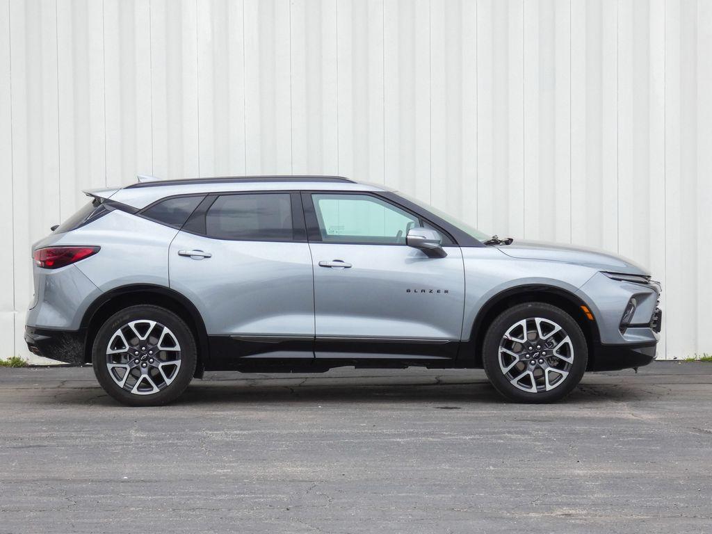 used 2025 Chevrolet Blazer car, priced at $35,995