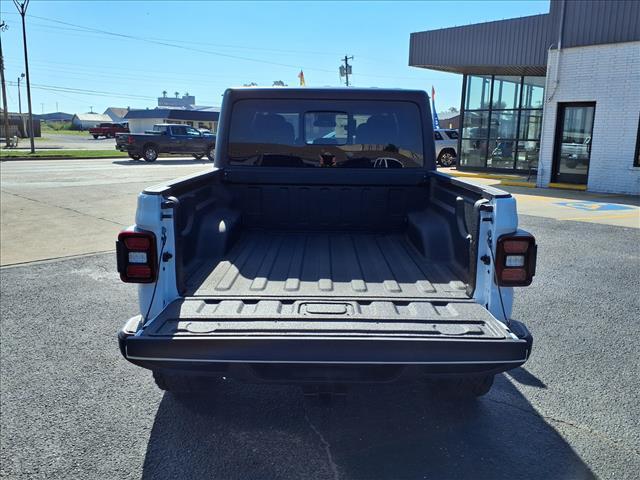 new 2025 Jeep Gladiator car, priced at $55,400