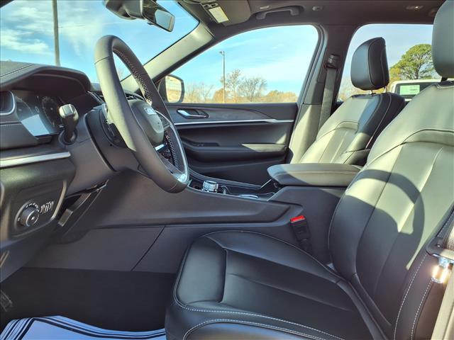 new 2025 Jeep Grand Cherokee car, priced at $51,500