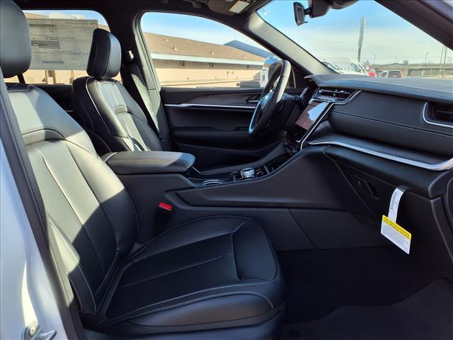 new 2025 Jeep Grand Cherokee car, priced at $51,500