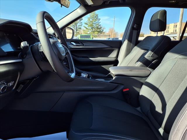 new 2025 Jeep Grand Cherokee car, priced at $42,900