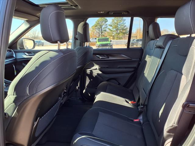 new 2025 Jeep Grand Cherokee car, priced at $42,900