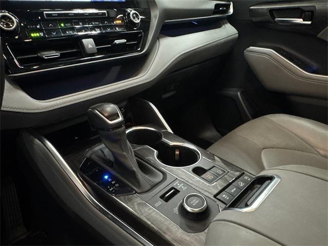 used 2020 Toyota Highlander car, priced at $26,875