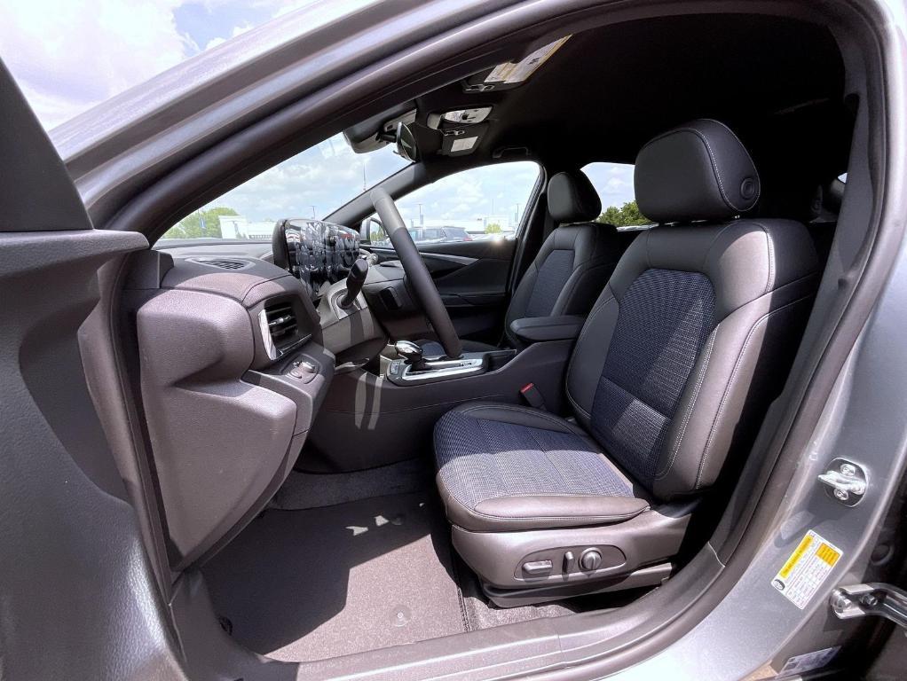 new 2025 Buick Envista car, priced at $23,984