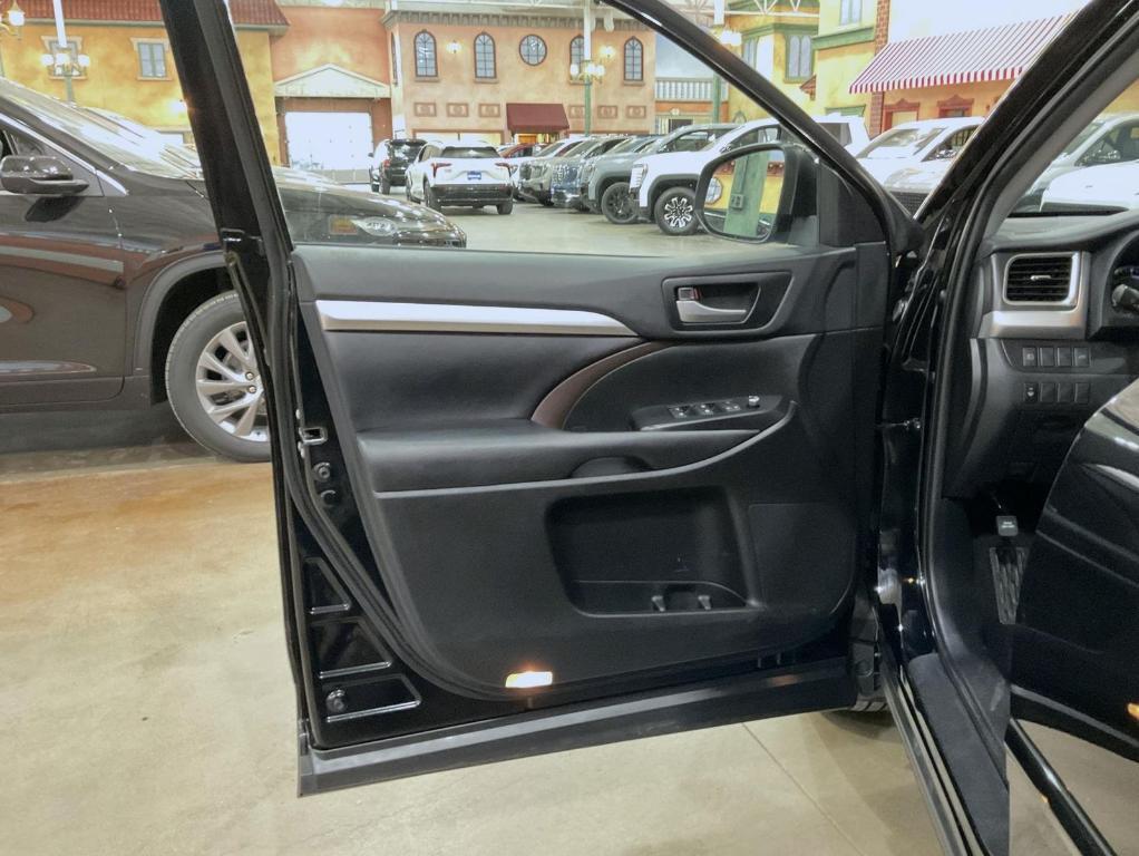 used 2019 Toyota Highlander Hybrid car, priced at $28,865