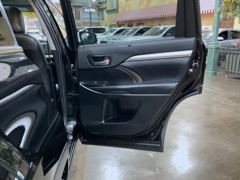 used 2019 Toyota Highlander Hybrid car, priced at $28,865