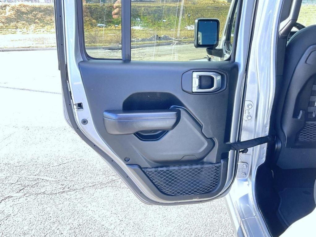 used 2021 Jeep Gladiator car, priced at $34,814