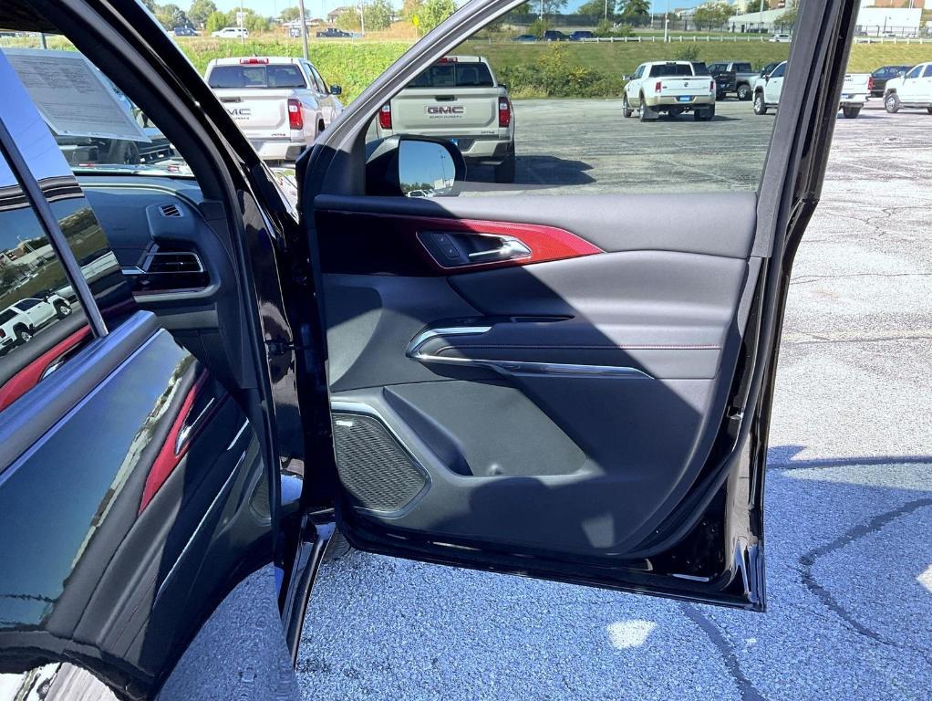 used 2024 Chevrolet Traverse car, priced at $50,700