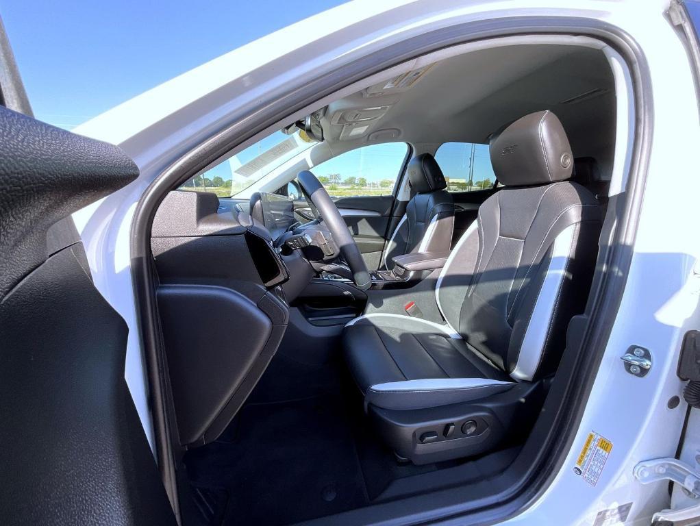 used 2024 Buick Envision car, priced at $29,700