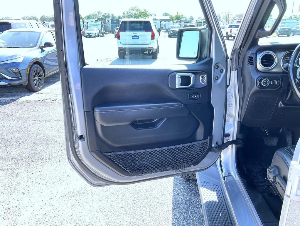 used 2021 Jeep Gladiator car, priced at $27,911